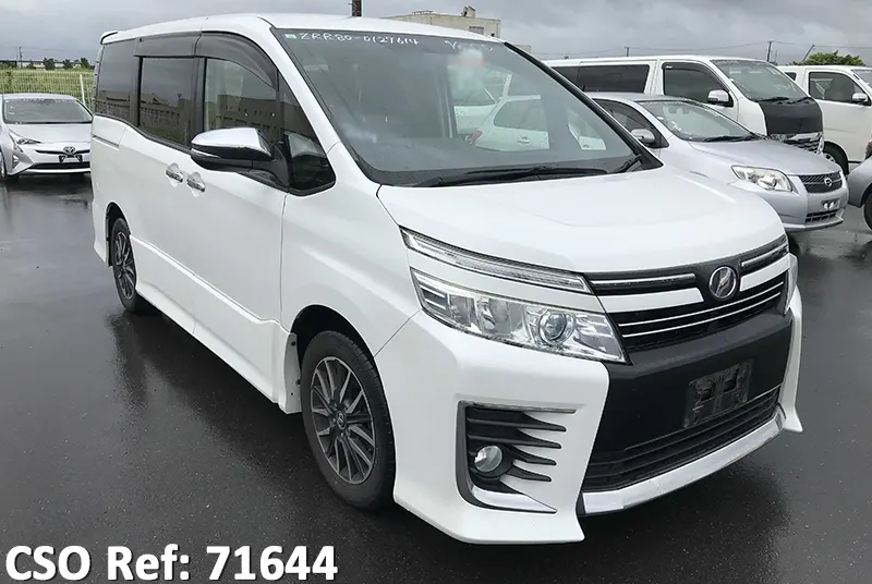 Toyota / Voxy 2015